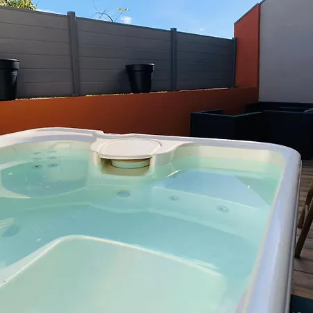 Le B Maison 1 A 4 Pers & Jacuzzi A Prázdninový dům