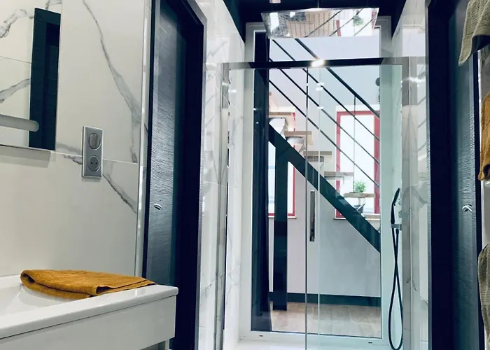 Le B Maison 1 A 4 Pers & Jacuzzi A Holiday home Baccarat